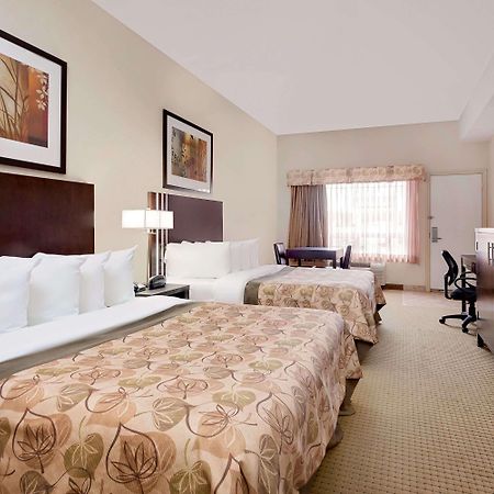 Ramada By Wyndham Lac La Biche Exteriör bild