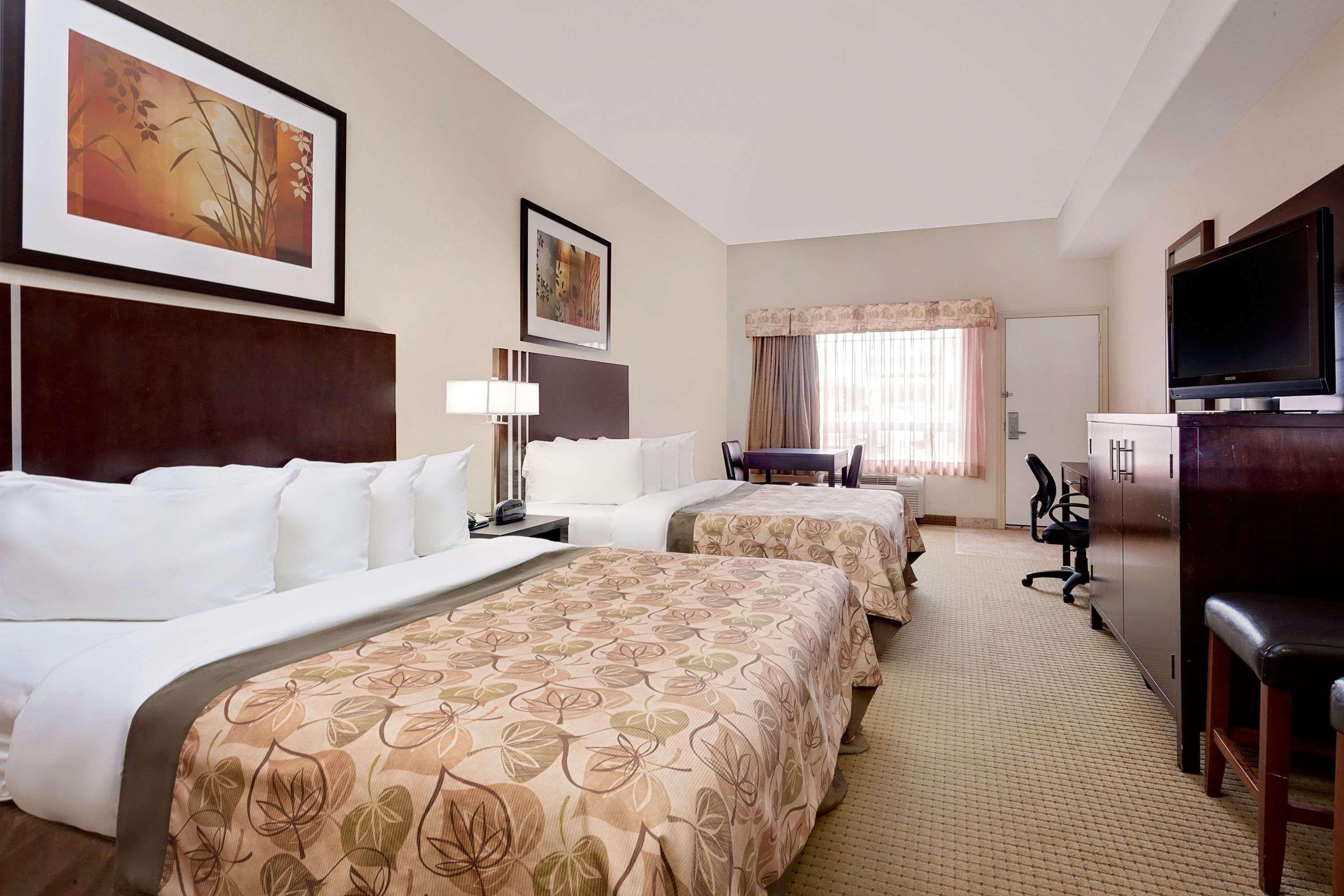 Ramada By Wyndham Lac La Biche Exteriör bild