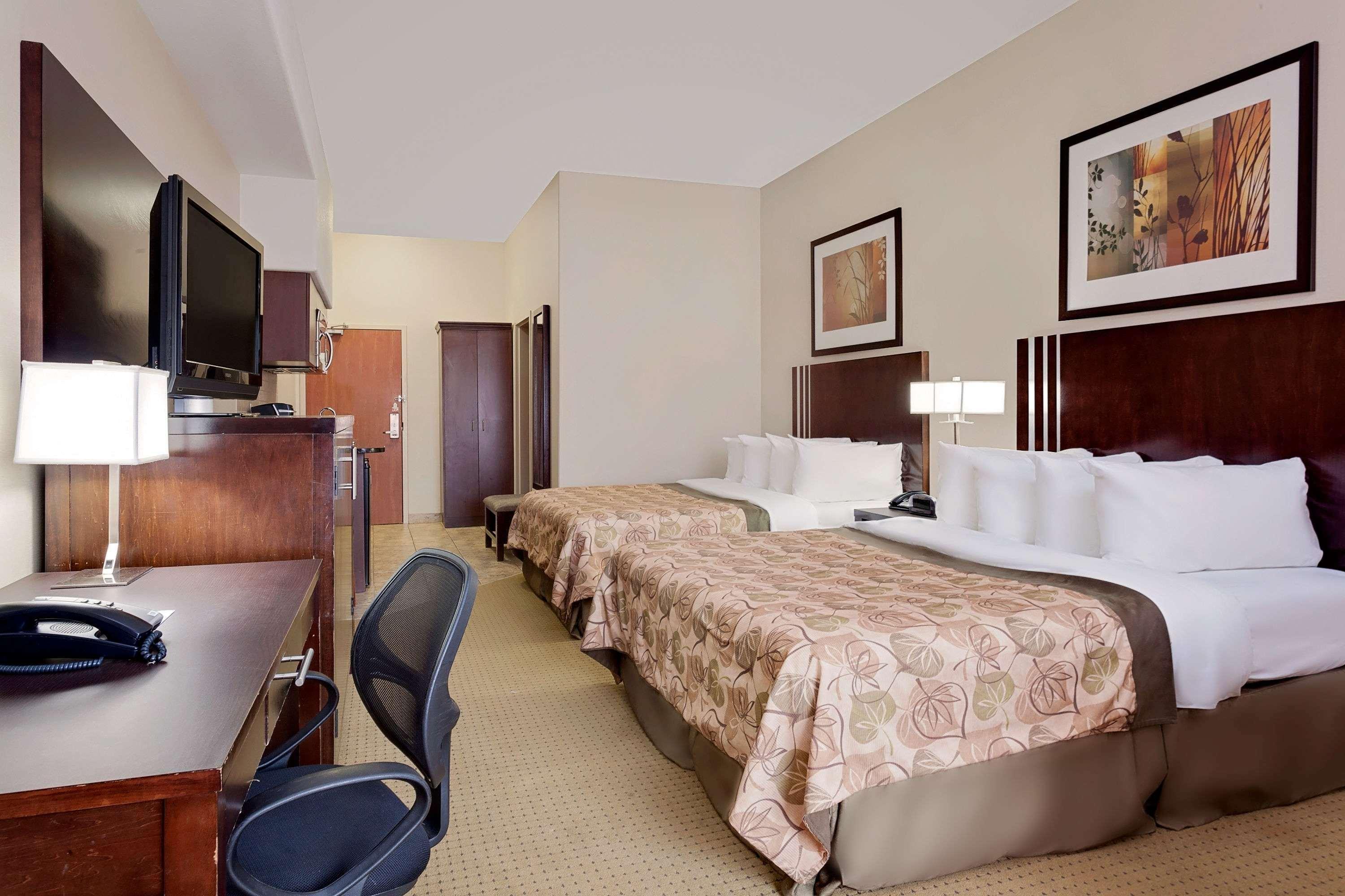 Ramada By Wyndham Lac La Biche Exteriör bild