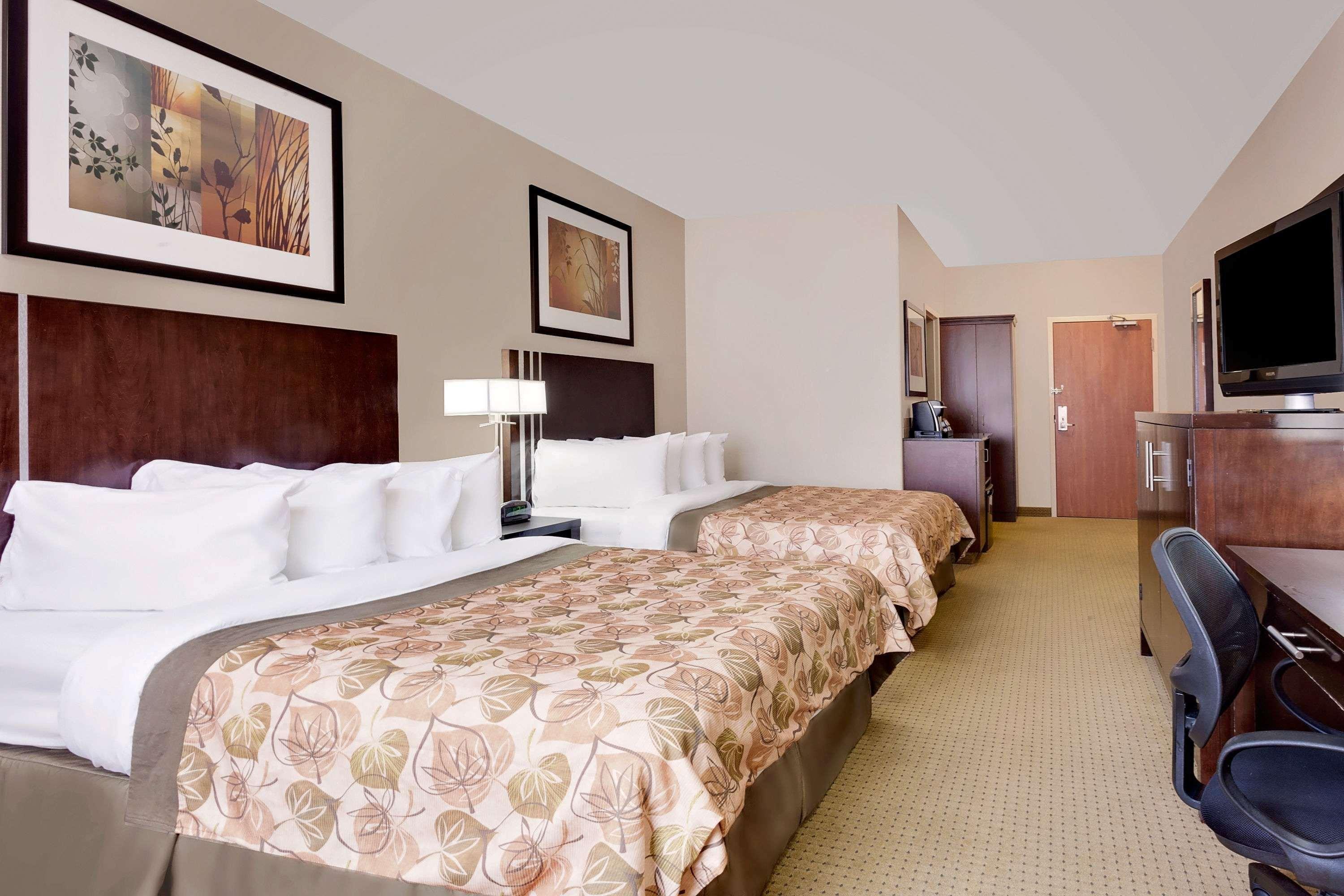 Ramada By Wyndham Lac La Biche Exteriör bild